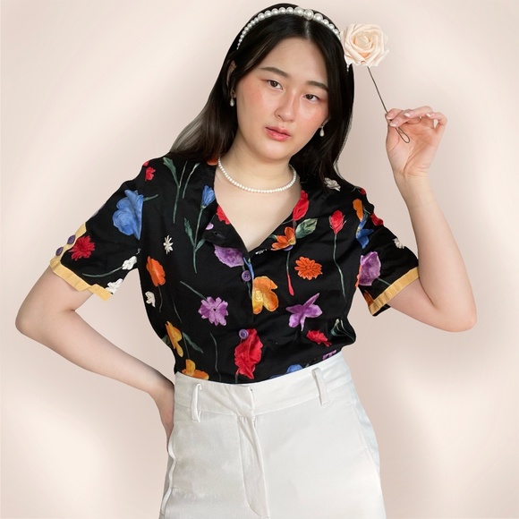 Vintage rainbow floral black button up short sleeve top. - Picture 2 of 4